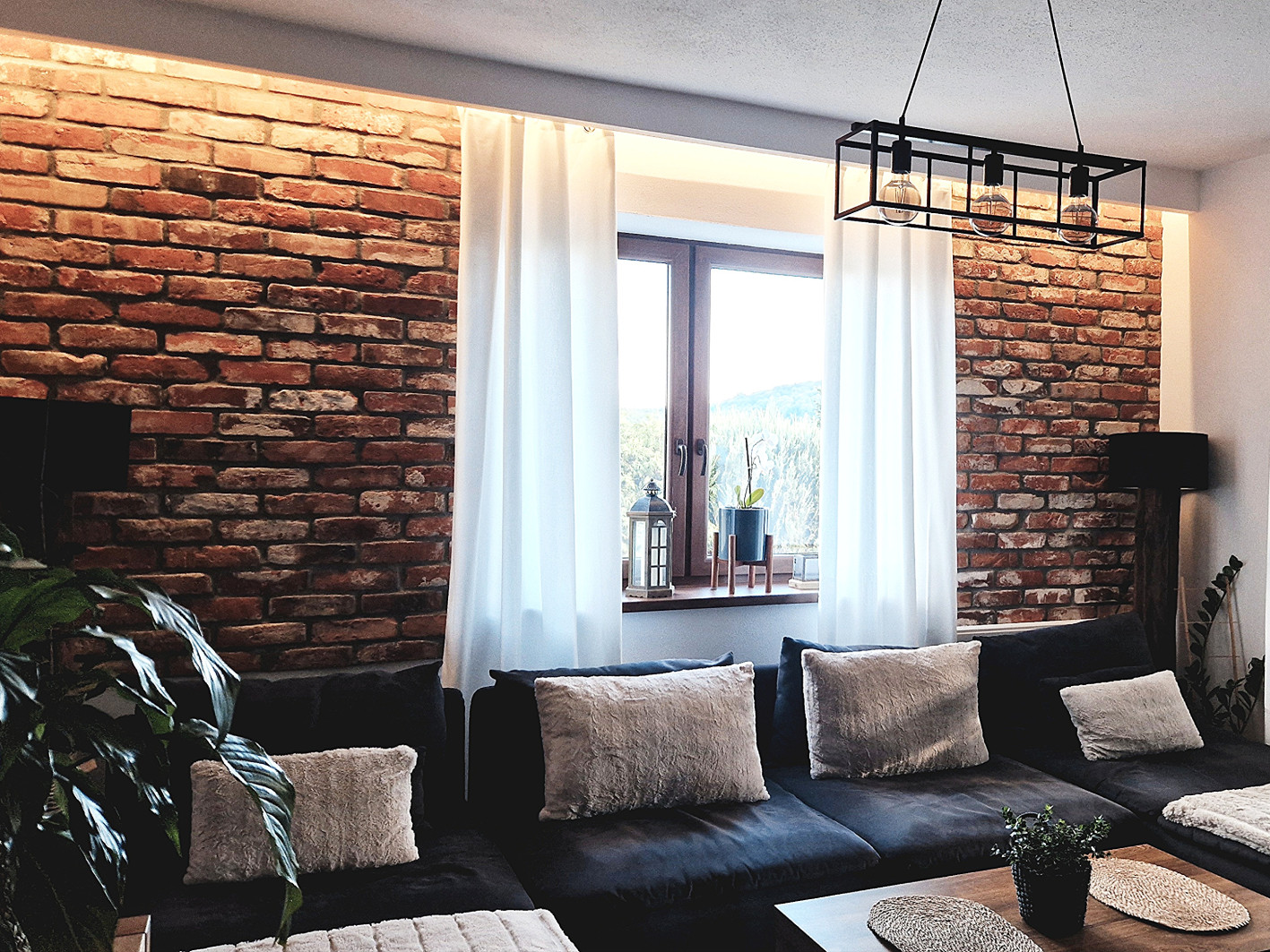 Płytki z cegły STAROPOLSKIE LOFTmanufaktura remont mieszkania w stylu loft cegła na ścianie z fugą ciemny szary