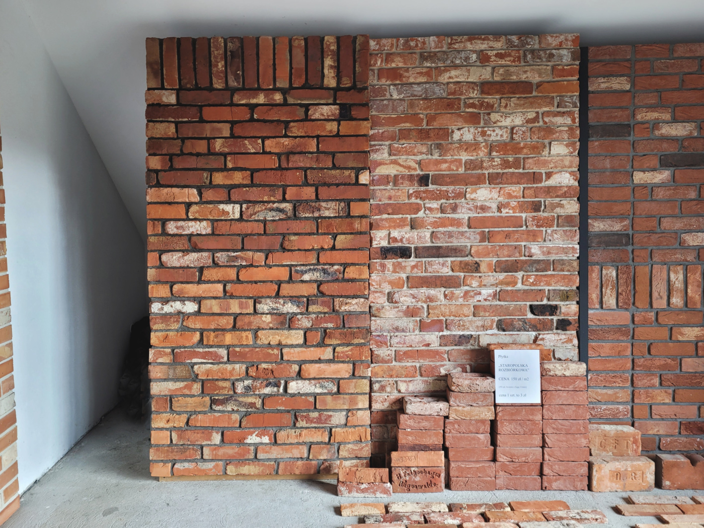 wystawka ekspozycja cegły LOFTmanufaktura Krzeszowice ekspozycja-z-cegłami-na-żywo-w-loftmanufaktura